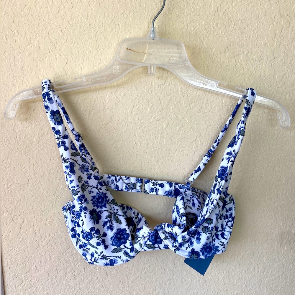 Nwt Abercrombie & Fitch Bikini Top And Sarong - image 1
